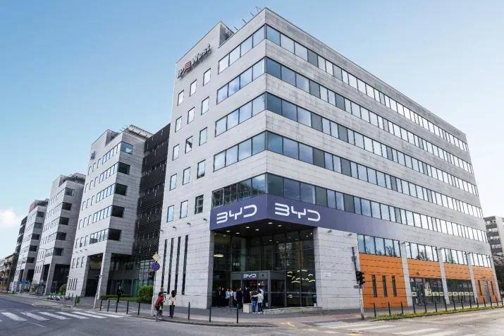 郑州男子频繁盗窃沿街门店 作案前先移动摄像头方向