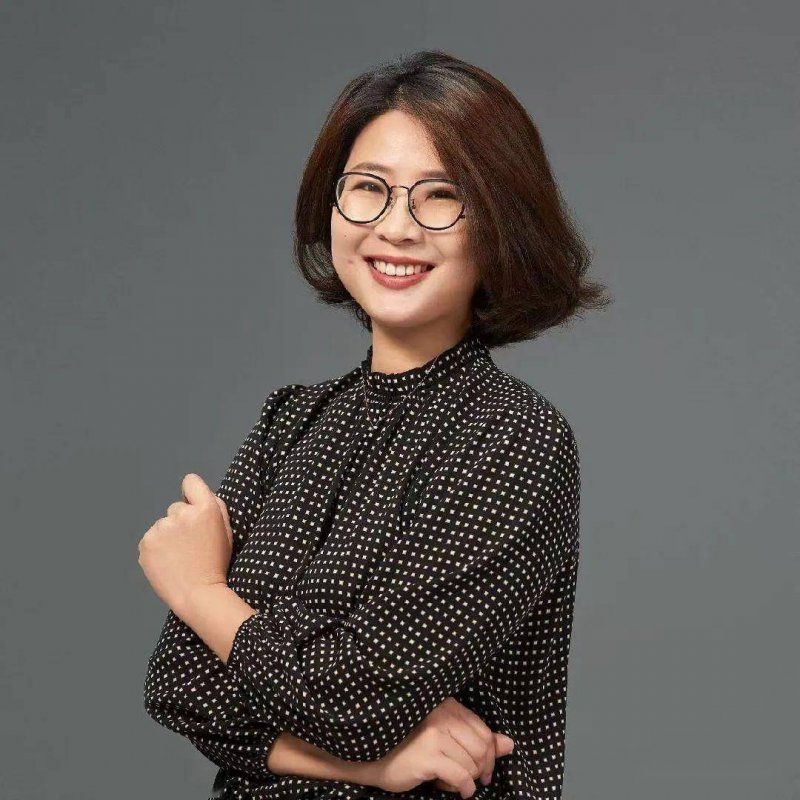 公交司机上下车背乘客获网友支持 虽迟到不受罚